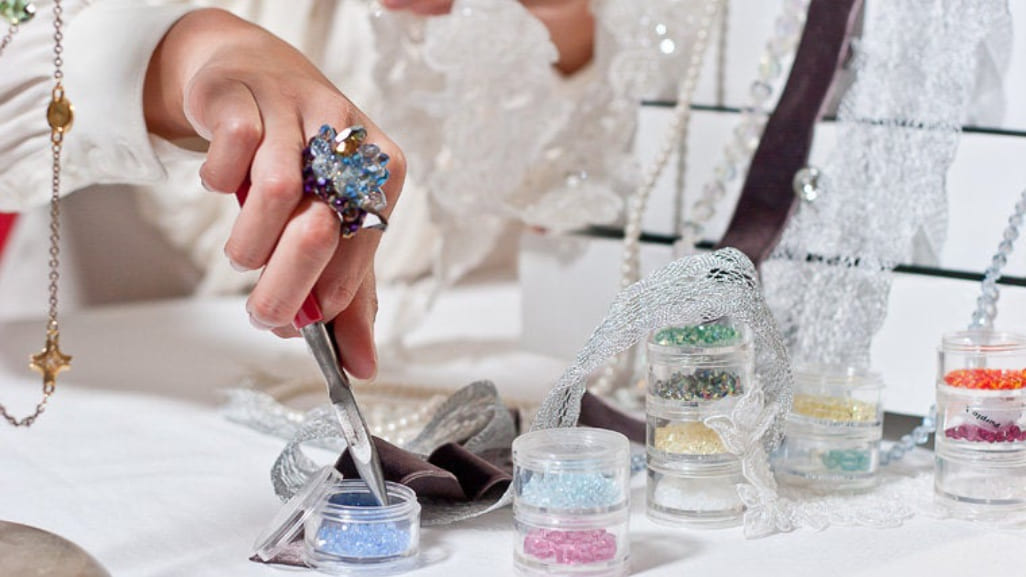 Cynthia worktable showing crystals being picked up