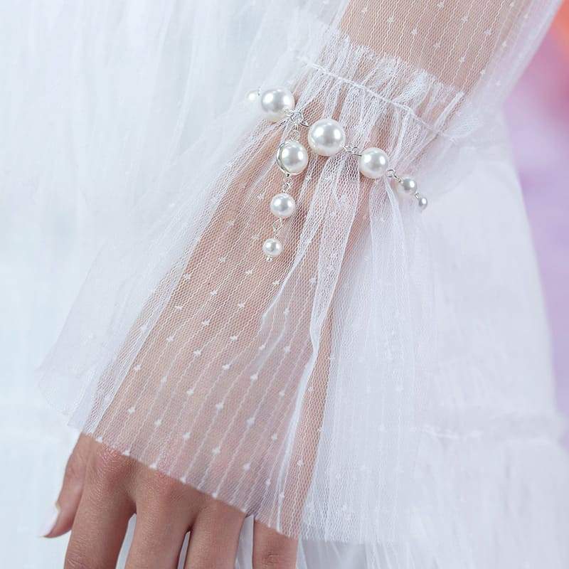 Offwhite Caiti modern pearl bracelet on wrist