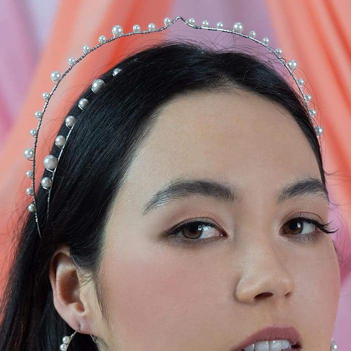 Off-white Ora Modern Pearl Crown from front